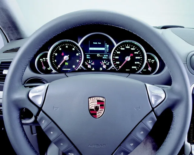 Porsche Cayenne 2002 кросовер — 5