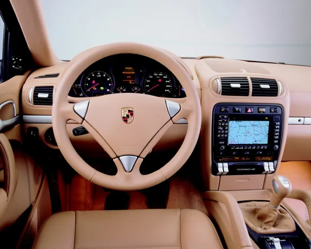 Porsche Cayenne 2002 кросовер — 4