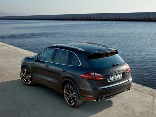 Porsche Cayenne 2010 кросовер — 11