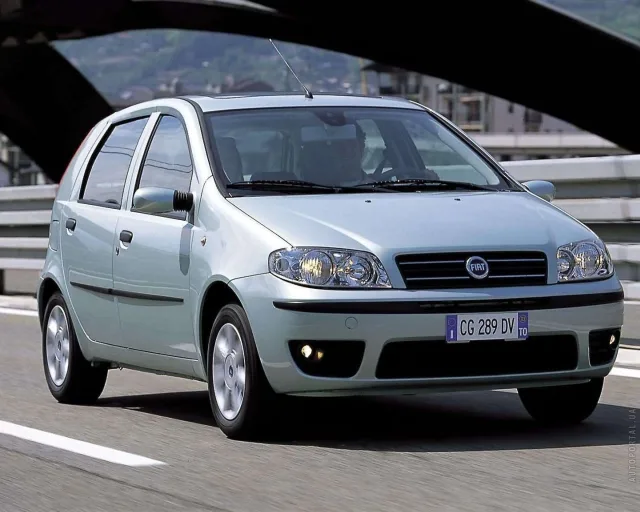 Fiat Punto Classic hatchback — 19