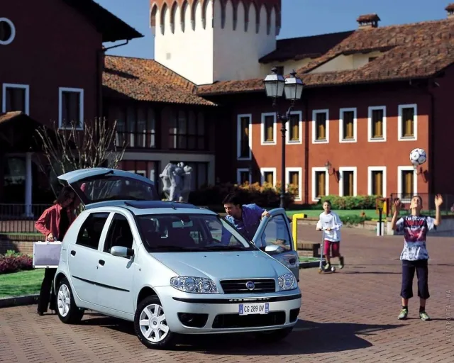 Fiat Punto Classic hatchback — 2