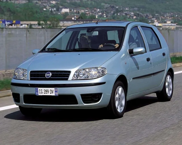 Fiat Punto Classic hatchback — 10