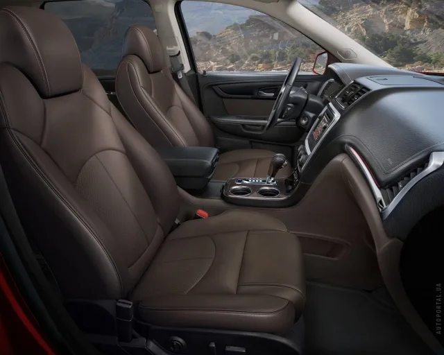 GMC Acadia кросовер — 13