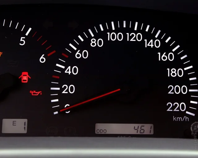Toyota Corolla 2000 (Тойота Королла) хэтчбек — 4