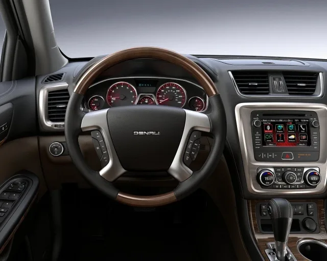 GMC Acadia кросовер — 4
