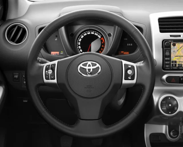 Toyota Urban Cruiser crossover — 4