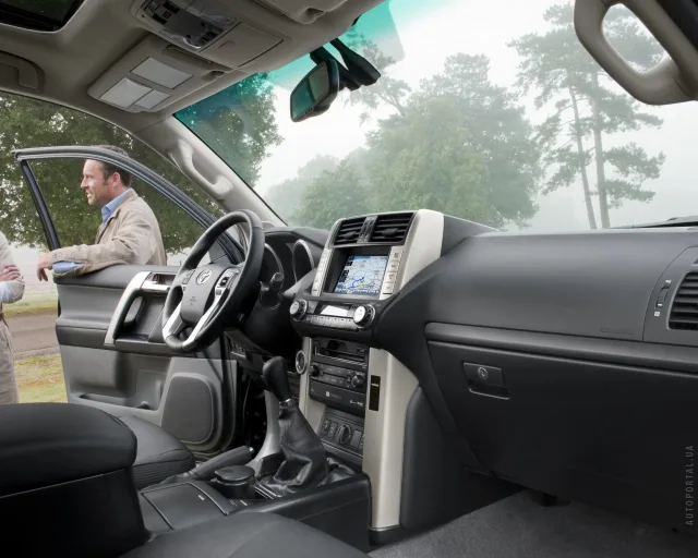 Toyota Land Cruiser Prado 2010 позашляховик — 14