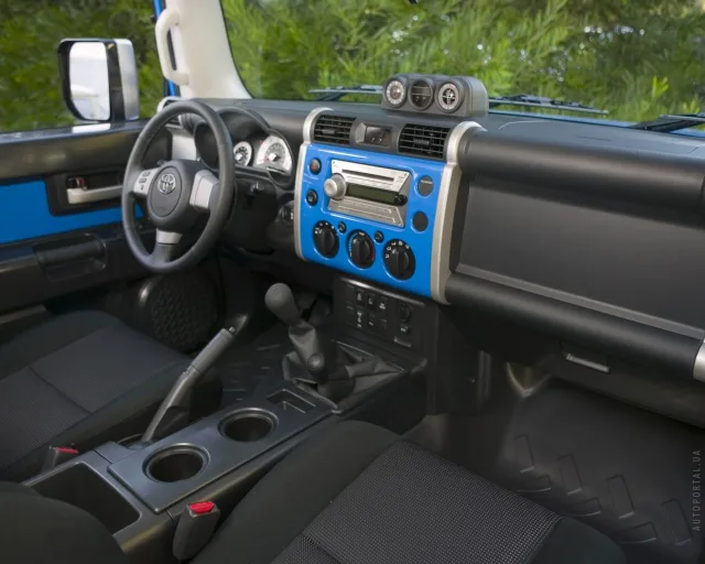 Toyota FJ Cruiser SUV — 11