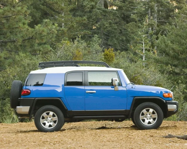 Toyota FJ Cruiser SUV — 19