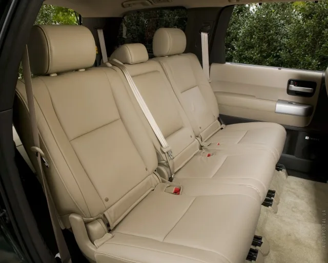 Toyota Sequoia позашляховик — 14