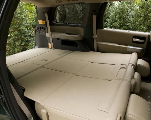 Toyota Sequoia позашляховик — 5
