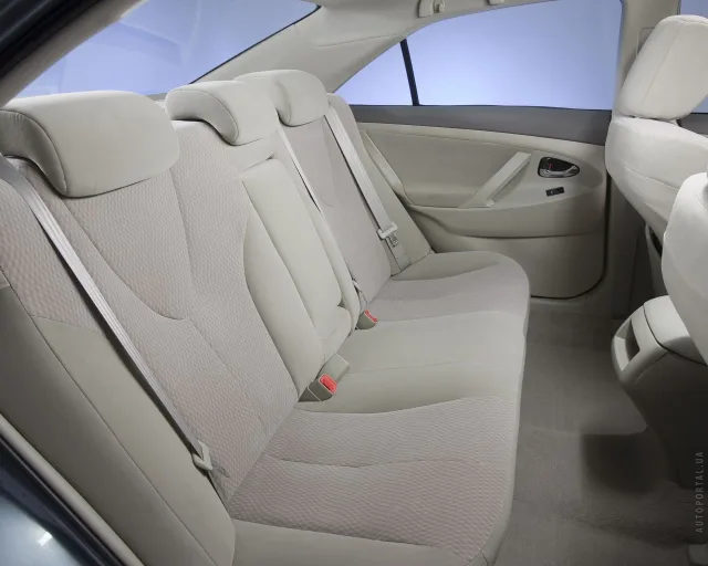 Toyota Camry 2.4 MT Comfort — 8