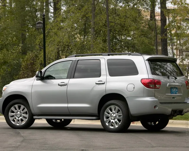 Toyota Sequoia позашляховик — 21