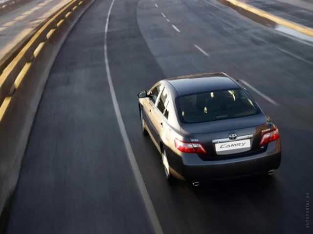 Toyota Camry 2.4 MT Comfort — 24