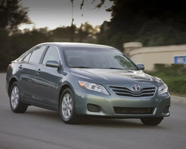 Toyota Camry 2.4 MT Comfort — 23