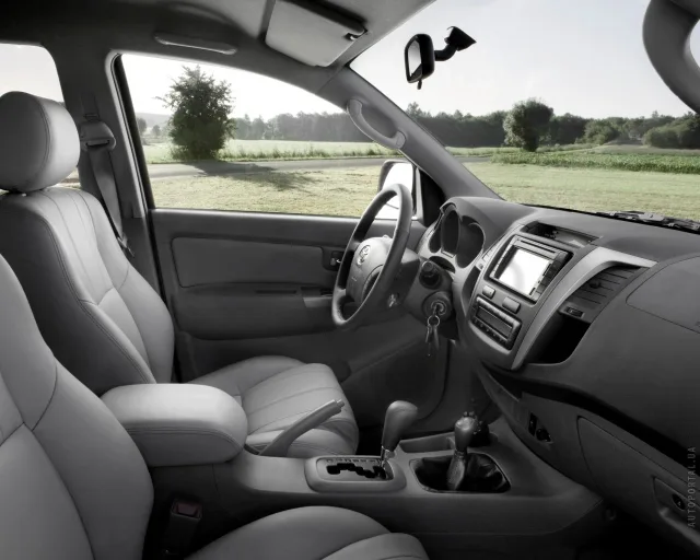 Toyota Hilux 2005 pickup — 2