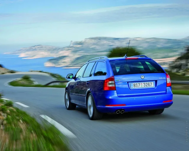 Skoda Octavia Combi RS універсал — 11