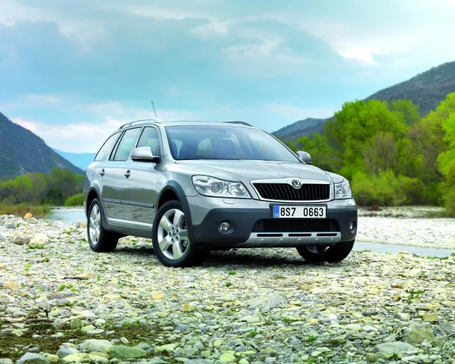 Skoda Octavia Scout універсал — 11