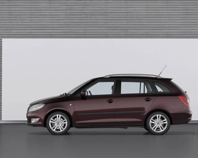 Skoda Fabia Combi 2010 універсал — 21
