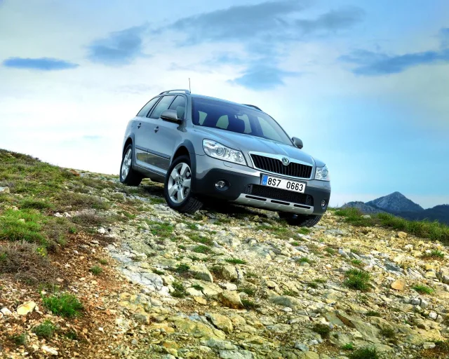 Skoda Octavia Scout універсал — 18