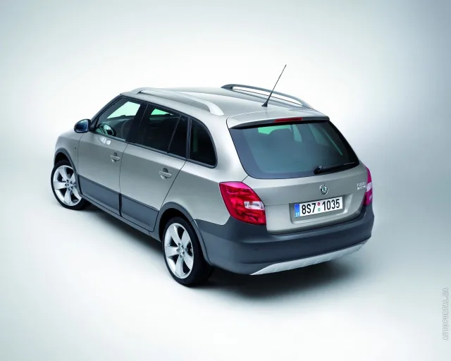 Skoda Fabia Scout 2008 універсал — 17