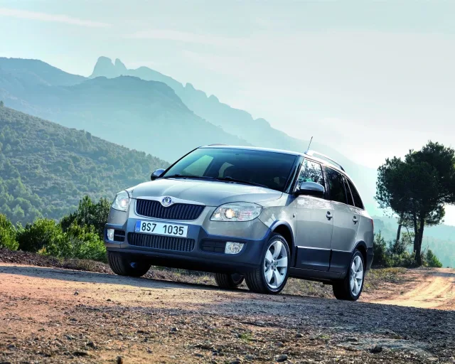 Skoda Fabia Scout 2008 універсал — 8