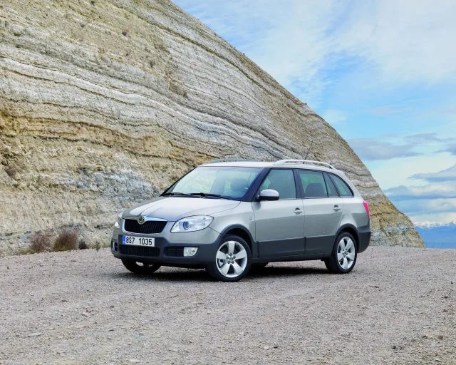 Skoda Fabia Scout 2008 універсал — 9