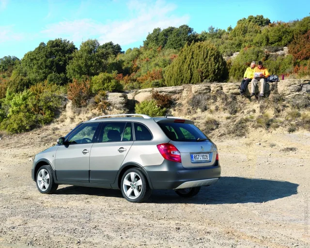 Skoda Fabia Scout 2008 універсал — 16