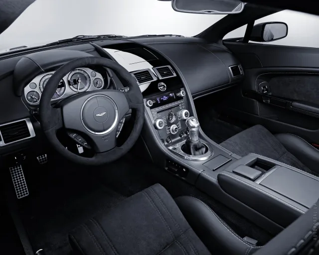 Aston Martin V12 Vantage sports car — 2
