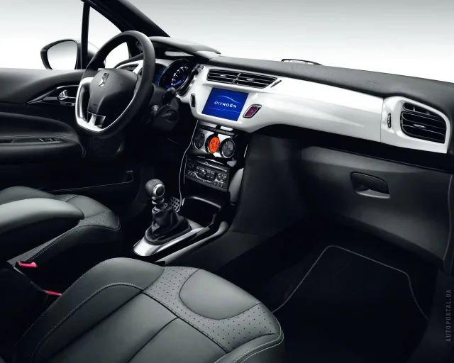 Citroen DS3 хетчбек — 11