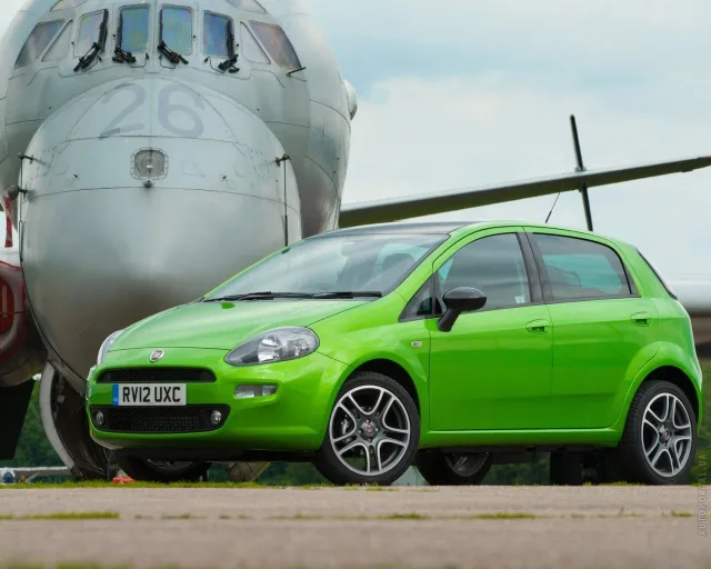 Fiat Punto 2012 5-дверний хетчбек — 11