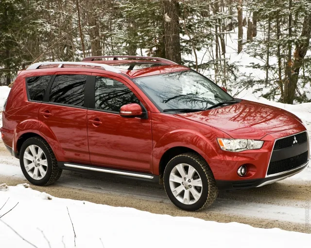Mitsubishi Outlander XL кросовер — 13