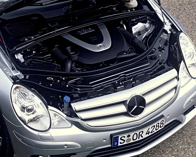 Mercedes-Benz R-Class мінівен — 23