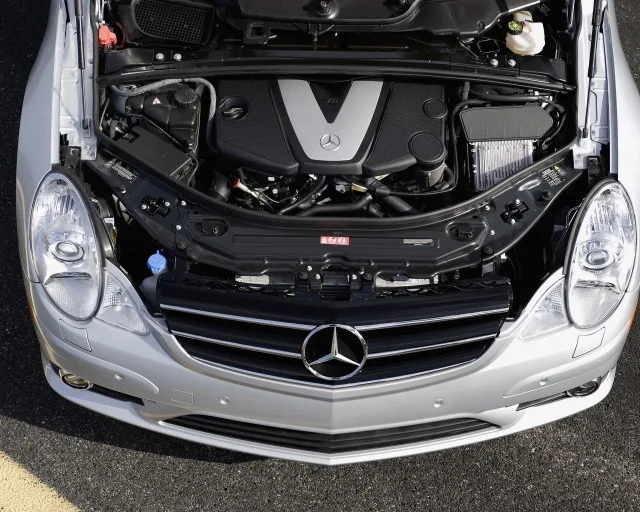 Mercedes-Benz R-Class мінівен — 8