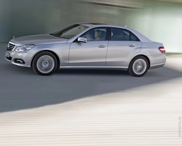 Mercedes-Benz E-Class W212 седан — 19