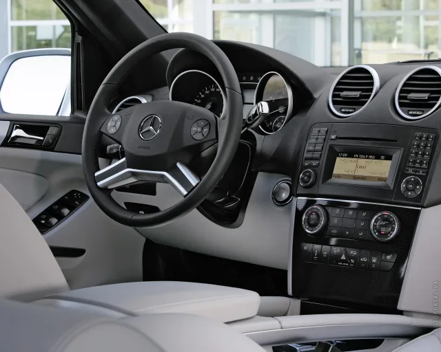 Mercedes-Benz ML 500 AT — 22