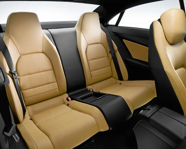 Mercedes-Benz E 200 Coupe BlueEfficiency — 7