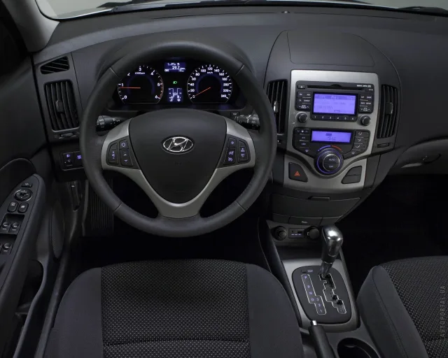 Hyundai i30 2010 хетчбек — 10