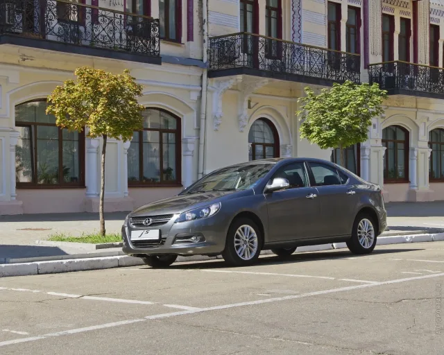 JAC J5 седан — 11