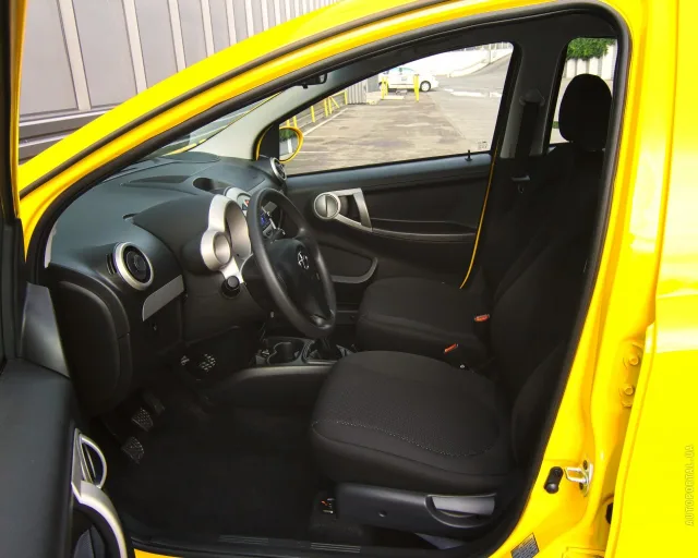JAC J2 hatchback — 15