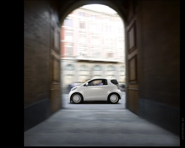 Toyota iQ хетчбек — 21