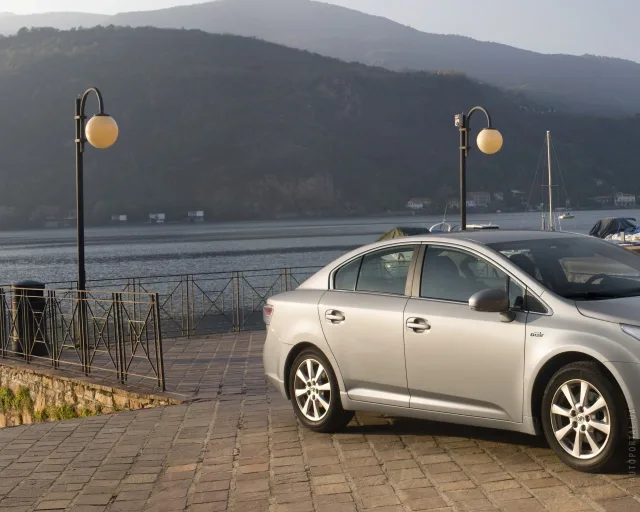 Toyota Avensis 2009 sedan — 23