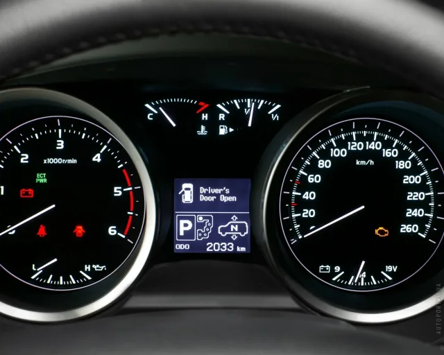 Toyota Land Cruiser 200 2011 позашляховик — 22