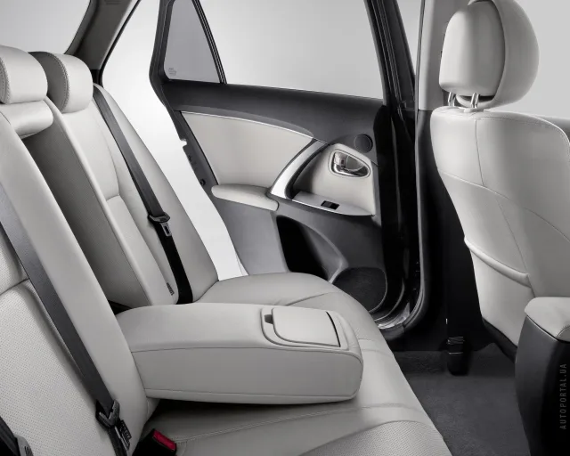 Toyota Avensis Tourer 2012 station wagon — 3