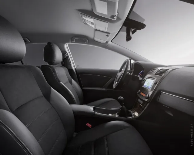 Toyota Avensis Tourer 2012 station wagon — 11