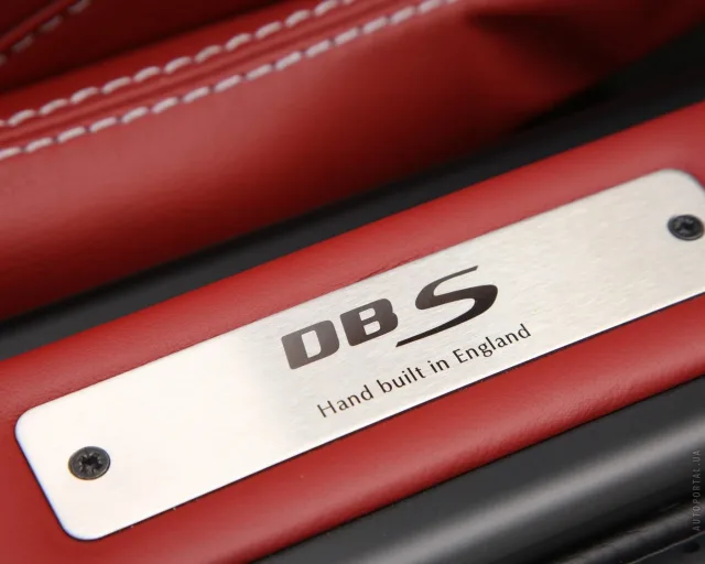 Aston Martin DBS Volante convertible — 7