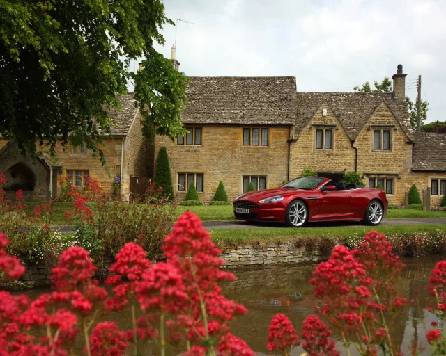 Aston Martin DBS Volante convertible — 17