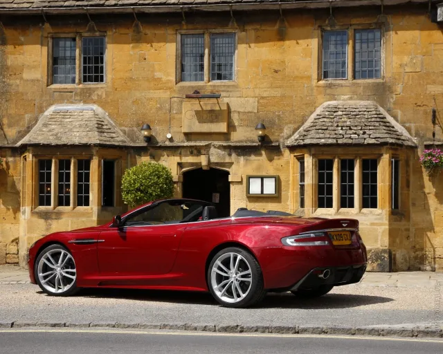 Aston Martin DBS Volante convertible — 18