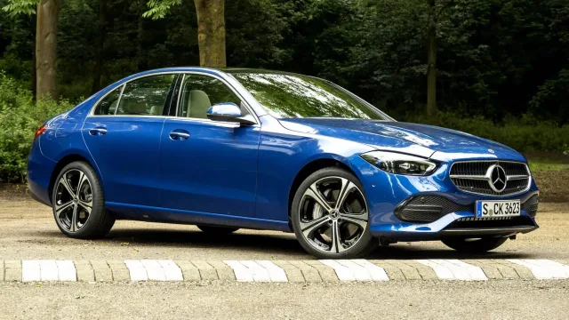 Чому у седанів обвал продажів у 19% в Європі