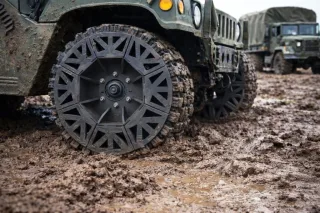 В Україні розробили безповітряні шини для військової техніки